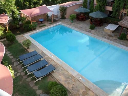 Hotel Pinebreeze Holiday Resort