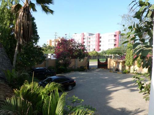 Hotel Pinebreeze Holiday Resort