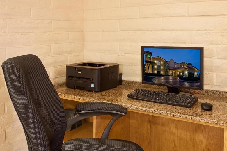 Hotel La Quinta Inn Airport West