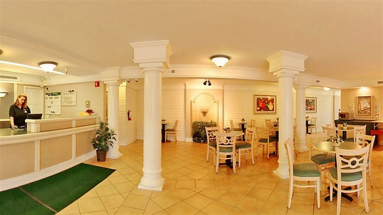 Hotel La Quinta Inn Airport West