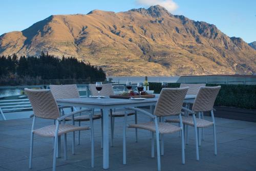 53 Shotover Apartment