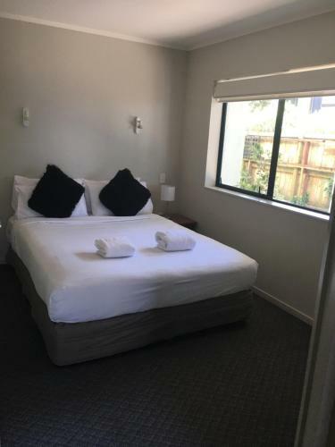 Motel Ocean Waves