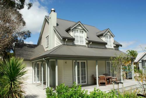Lodge Russell Cottages
