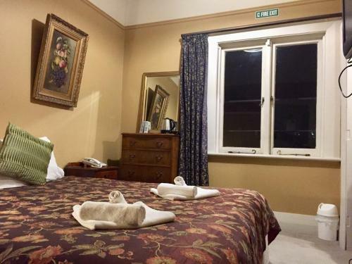 Albatross Inn Bed & Breakfast