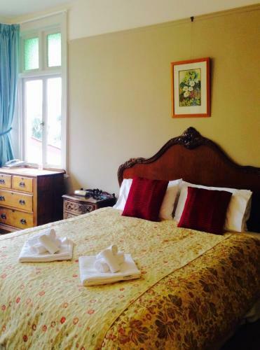Albatross Inn Bed & Breakfast