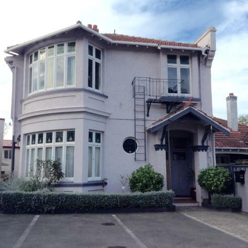 Albatross Inn Bed & Breakfast