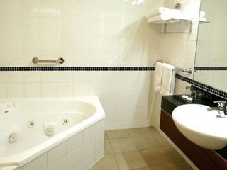 Hotel Lasseters (standard Rm)