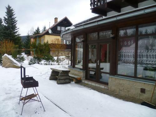 Hostal V+v Pension