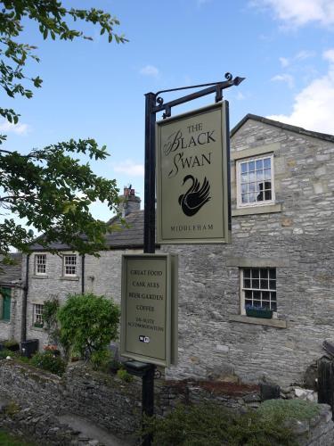 Hotel The Dante Arms (formerly Black Swan)