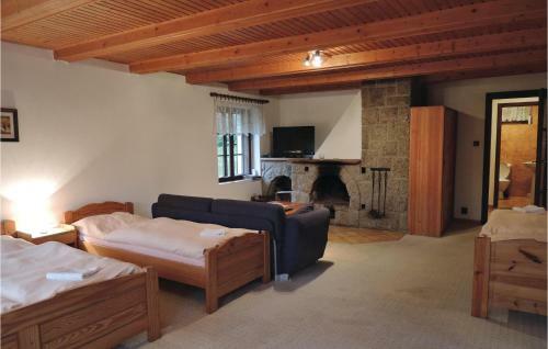 Three-bedroom Holiday Home In Josefuv Dul