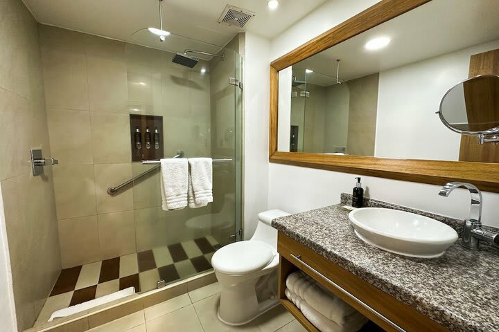 Hotel Howard Johnson La Carolina- Quito