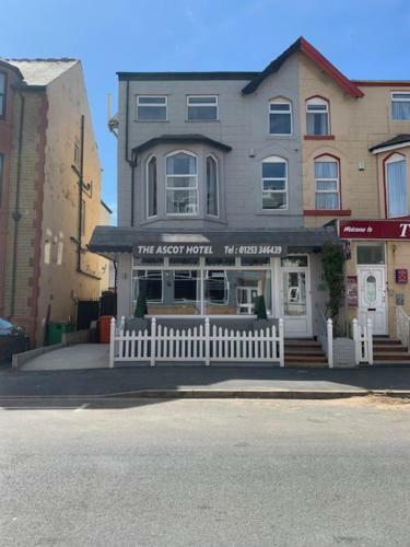 Hostal The Ascot Hotel