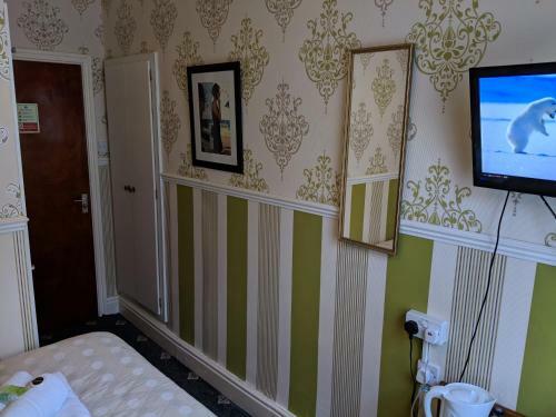The New Guilderoy Hotel