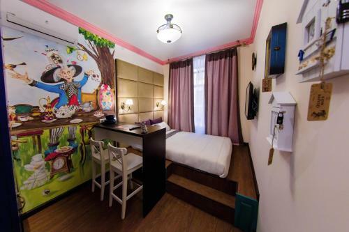 Apartment Cheshire Cat