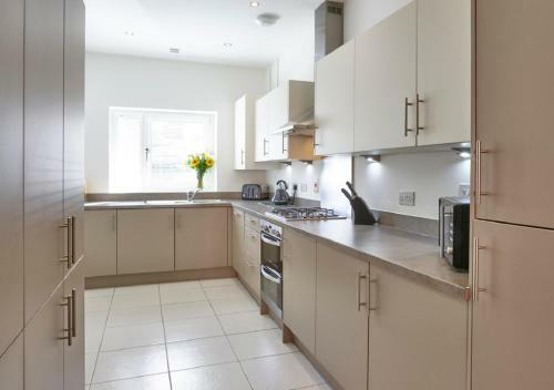 Town House In Campbell Park - Shortstay Mk