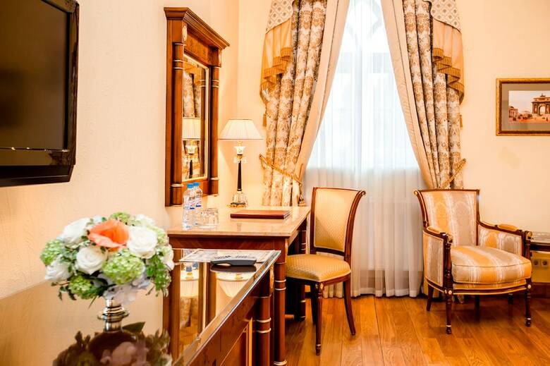 Petroff Palace Hotel