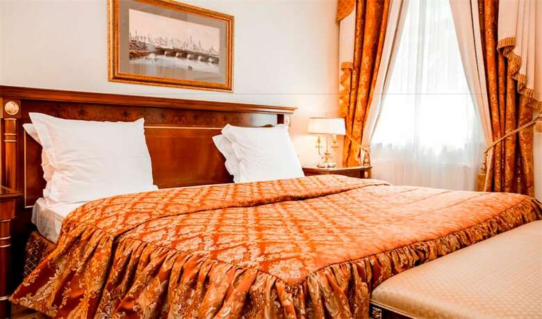 Petroff Palace Hotel