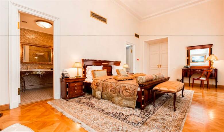 Petroff Palace Hotel