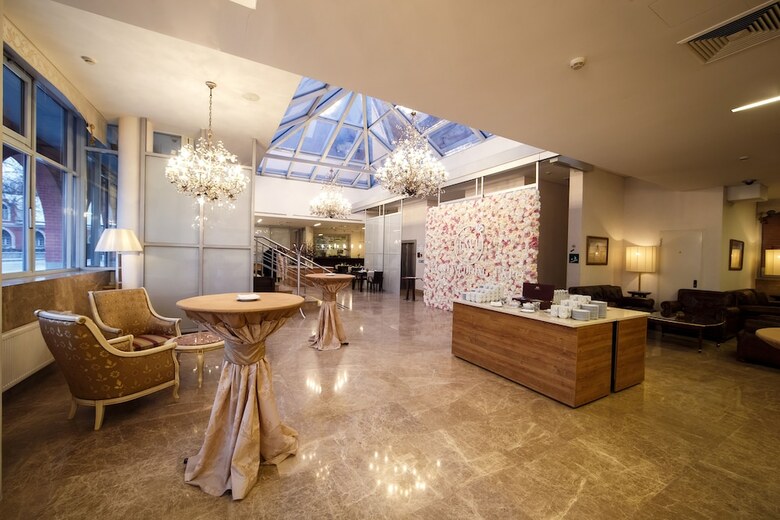 Petroff Palace Hotel