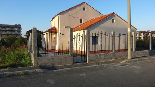 Hostal Vila Calypso Costinesti