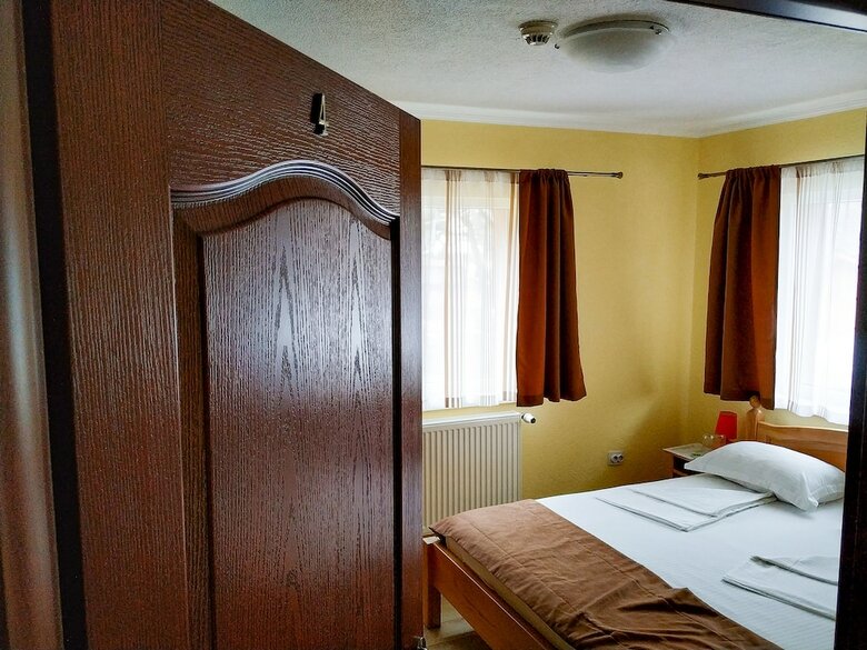 Hostal Venesis House