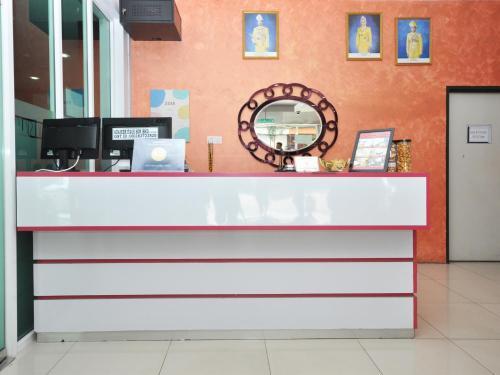 Oyo 886 Ada Hotel & Apartment