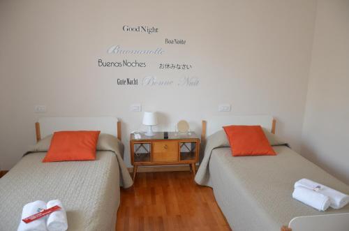Hostal Room Center Station