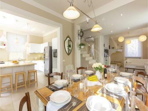 Four-bedroom Holiday Home In Camaiore (Lu)