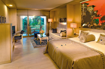 Hotel Gloria Serenity