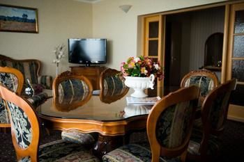 Dnister Premier Hotel