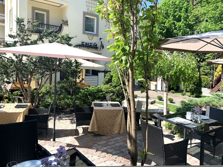 Eney Hotel
