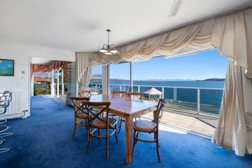 Spectacular Lakefront Home