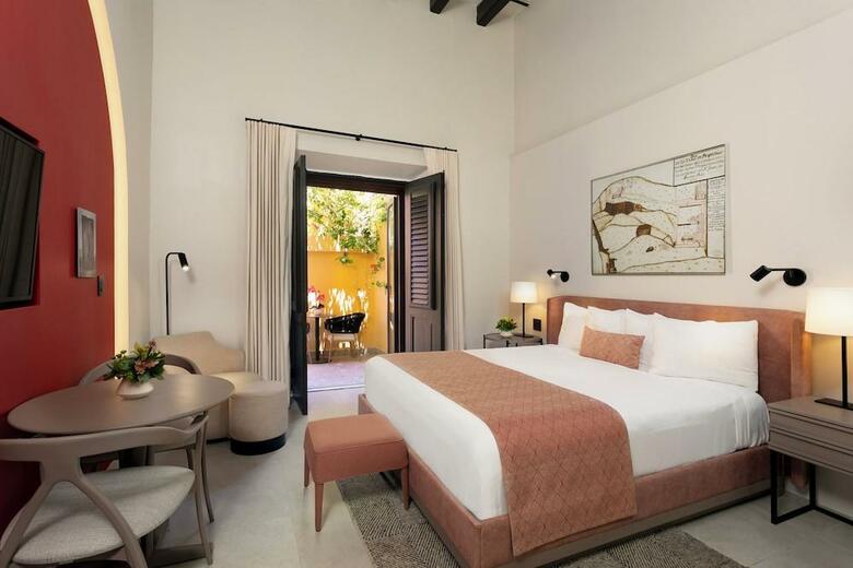 El Convento Hotel