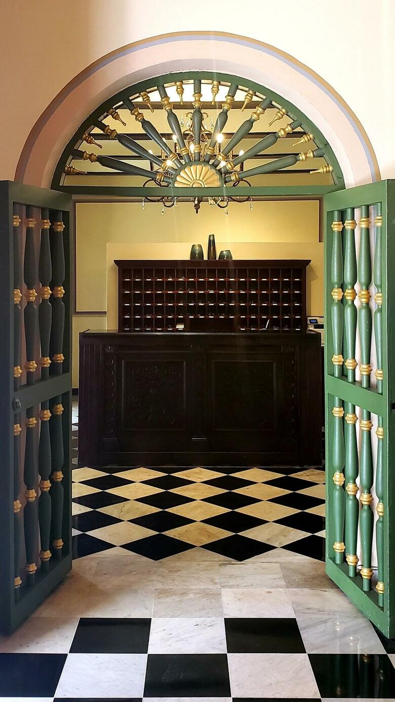 El Convento Hotel