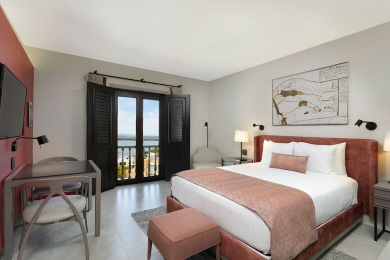 El Convento Hotel
