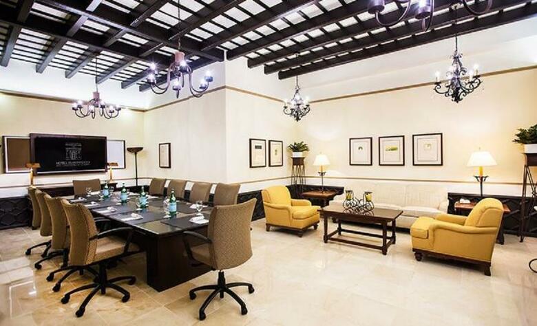 El Convento Hotel