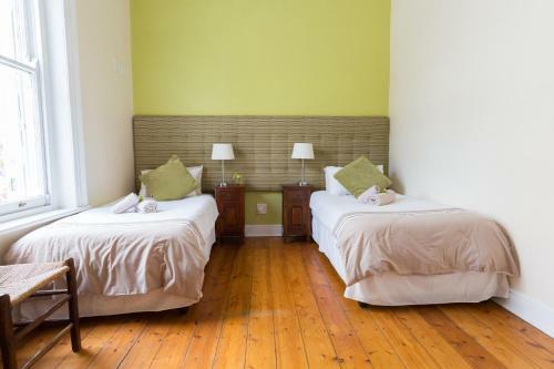 Bed & Breakfast Six On Scott Guesthouse
