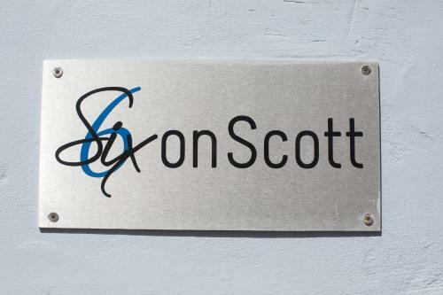 Bed & Breakfast Six On Scott Guesthouse