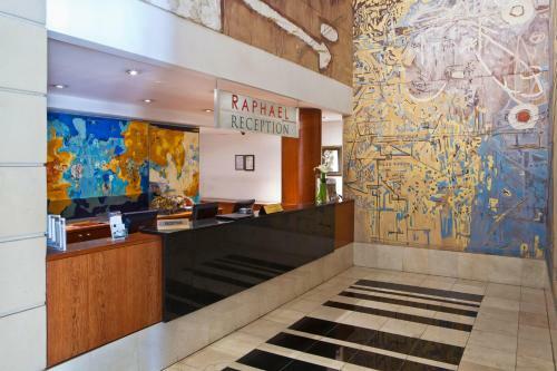 Hotel Raphael Suites