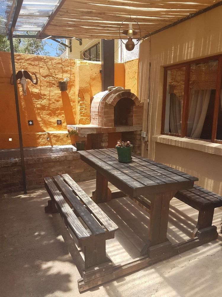 Hostal Trackers Inn