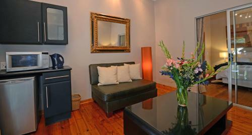 Hostal Saffron Guest House