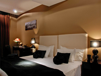 Ultra Hotel