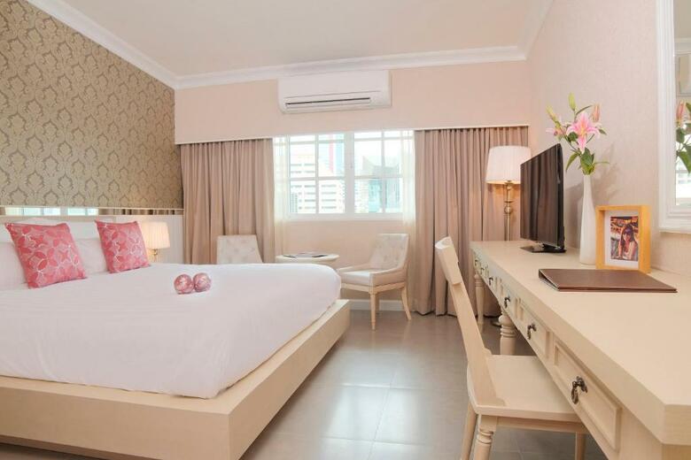 Hotel The Raya Surawong Bangkok