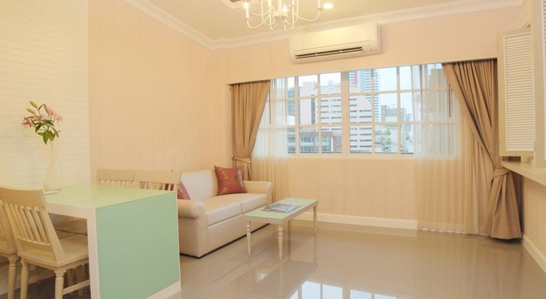 Hotel The Raya Surawong Bangkok