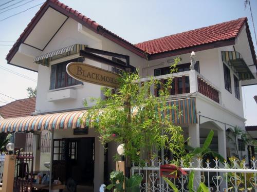 Hostal Srikrung Guesthouse
