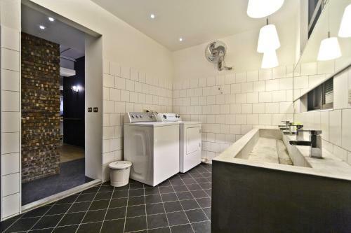 Comma Hostel