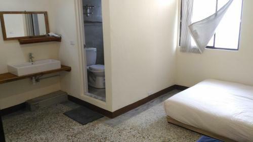 4+57 Hostel