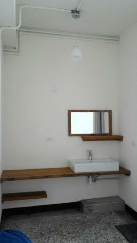 4+57 Hostel