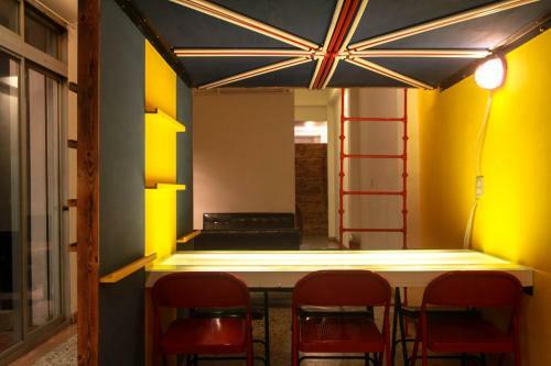 Hostel Who Knows