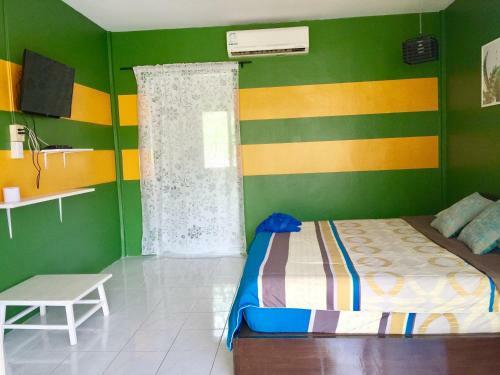 Hostal Insook Ko Larn Resort